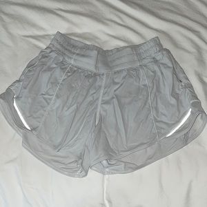 4” white hotty hot shorts size 6